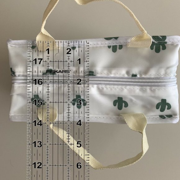 NEW Lunch Box Cactus Print All over White Green Zipper Closure One Compartment - Picture 6 of 7